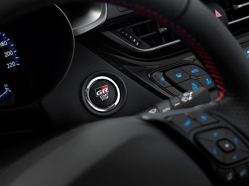 Toyota C-HR GR Sport wnętrze przycisk start/stop